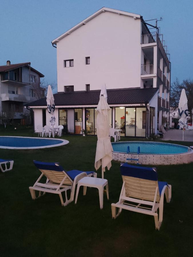Weisser Schwan Белият Лебед Shkorpilovtsi Exteriör bild